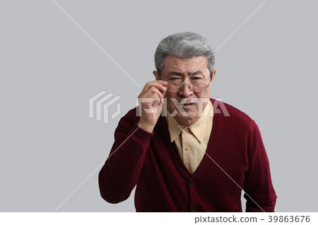 亞洲人的面部表情,資深,中年,資深,特寫鏡頭,健康,印象,情感 亞洲人的面部表情,資深,中年,資深,特寫鏡頭,健康,印象,情感 39863676