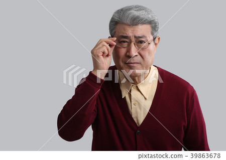 亞洲人的面部表情，資深，中年，資深，特寫鏡頭，健康，印象，情感 39863678