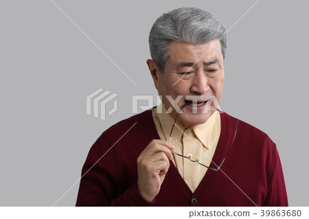 亞洲人的面部表情，資深，中年，資深，特寫鏡頭，健康，印象，情感 39863680