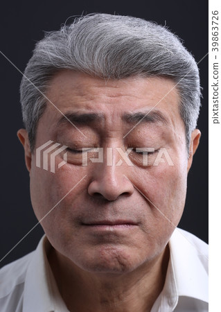 Asian man's facial expression, senior, middle-aged, senior, close-up, health, impression, emotion 39863726