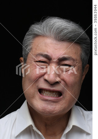 亞洲人的面部表情，資深，中年，資深，特寫鏡頭，健康，印象，情感 39863944