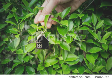 hand holding home model 39863946