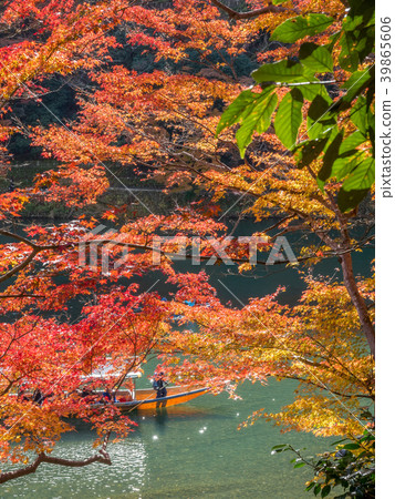 Cruising boat along river in Arashiyama, Japan 39865606
