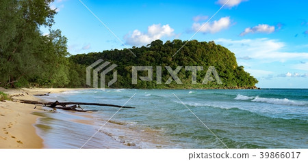 Lazy Beach on the Koh Rong Samloem island Lazy Beach on the Koh Rong Samloem island 39866017