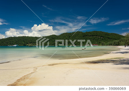 Tropical beach of Saracen Bay, Koh Rong Samloem Tropical beach of Saracen Bay, Koh Rong Samloem 39866069