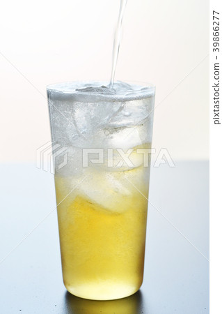 海波杯和蘇打水分裝 海波杯和蘇打水分裝 39866277