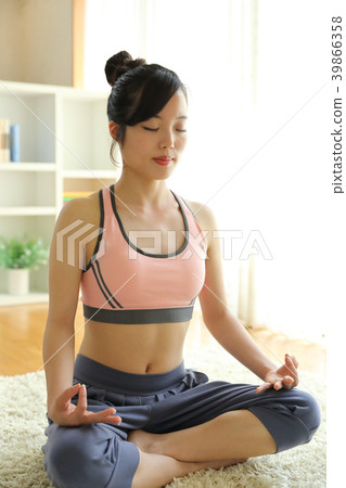 woman meditating woman meditating 39866358