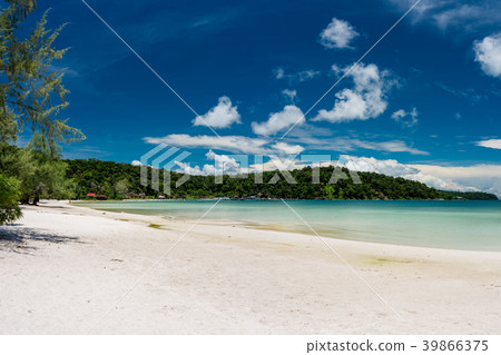 Beautiful tropical beach of Koh Rong Samloem Beautiful tropical beach of Koh Rong Samloem 39866375