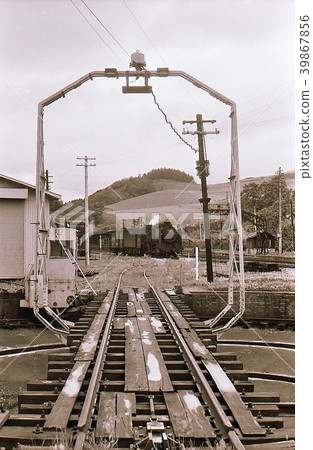 Ozawa Station scenery with a turning platform in 1954 Hokkaido of the abolished Iwanai Line 39867856