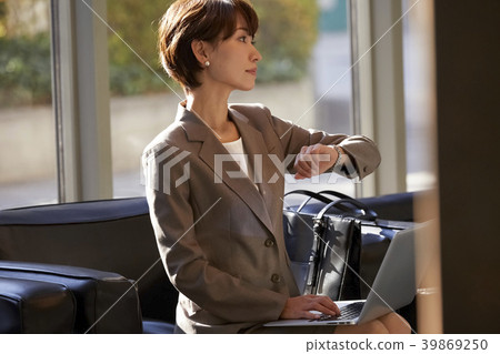 Business Woman Lobby 39869250