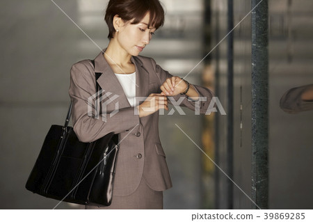 Business Woman Elevator Hall Business Woman Elevator Hall 39869285