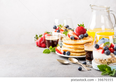 Healthy summer breakfast Healthy summer breakfast 39870355