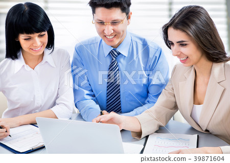 Business team 39871604