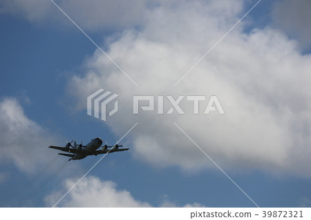 Maritime Self-Defense Force patrol aircraft taking off from Naha Airport 39872321