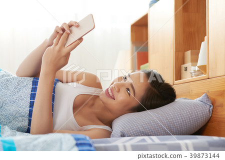 Pretty woman resting in bed Pretty woman resting in bed 39873144