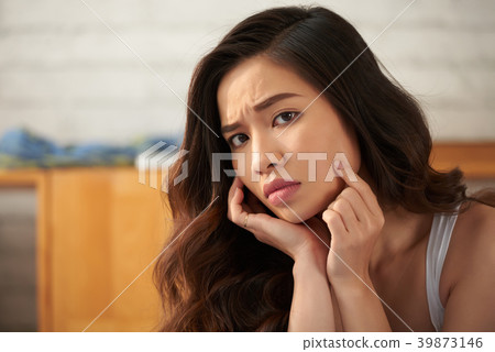Pretty unhappy woman Pretty unhappy woman 39873146