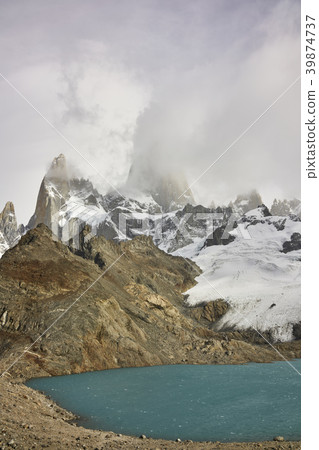 Jagged Fitz Roy Mountain and Turquoise Lake Jagged Fitz Roy Mountain and Turquoise Lake 39874737