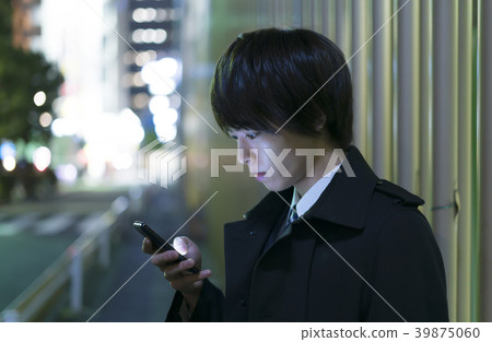 Businessman, smartphone, night Businessman, smartphone, night 39875060