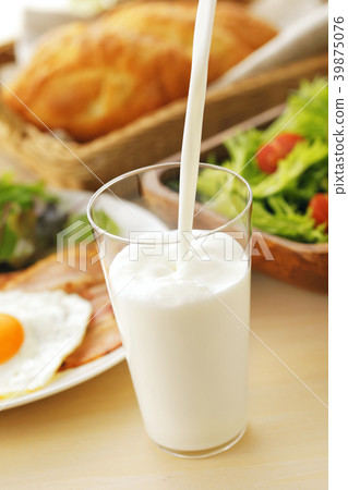 Milk breakfast image Milk breakfast image 39875076
