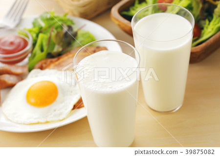 Milk breakfast image Milk breakfast image 39875082