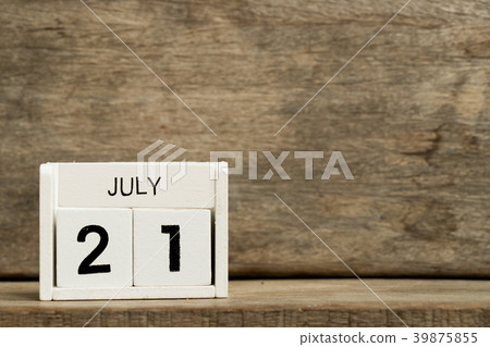 White block calendar present date 21 and July White block calendar present date 21 and July 39875855