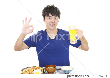 A man who enjoys meals 39876781