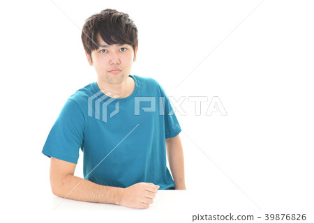 一個微笑的男性 一個微笑的男性 39876826