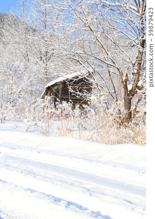 Winter landscape, new snow, village morning and landscape with winter morning 39879423