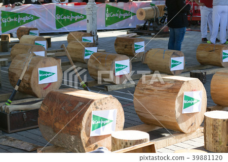 Wood chopping in Bilbao 39881120
