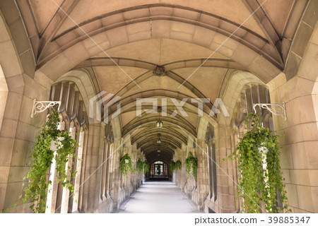 spot- University of Toronto Knox College 39885347