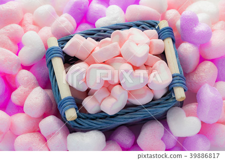 Heart marshmallow in a blue basket Heart marshmallow in a blue basket 39886817