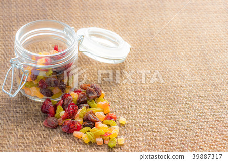 Dried fruits packed in small bottles 39887317