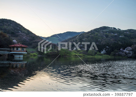 For Beginners For Beginners 39887797