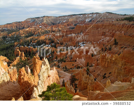 Bryce Canyon National Park with snow, Utah, United Bryce Canyon National Park with snow, Utah, United 39888532