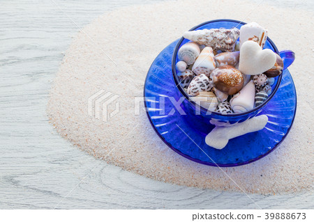 Tea cup poured memories of the southern island Tea cup poured memories of the southern island 39888673