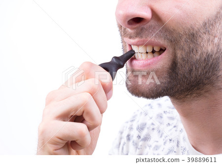 Man eating typicaly dutch candy 39889611