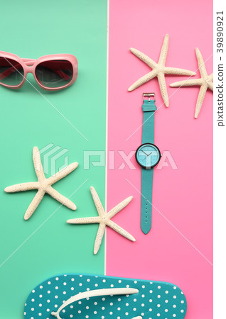 Modern fashionable sunglasses and sandals Modern fashionable sunglasses and sandals 39890921