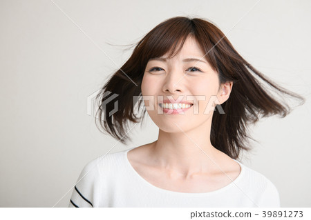 一位日本女子帶著微笑 一位日本女子帶著微笑 39891273