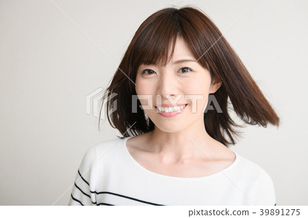 A Japanese woman with a smile A Japanese woman with a smile 39891275