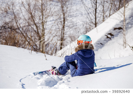 Image from back of athlete in helmet sitting on 39892640