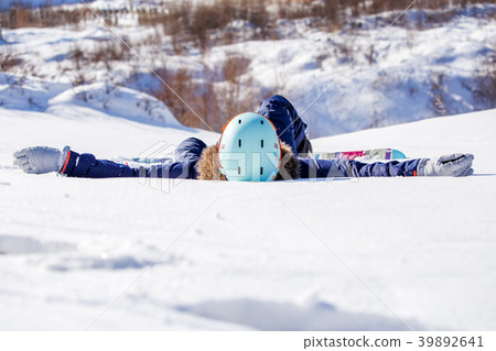 Photo of sporty woman with snowboard lying 39892641