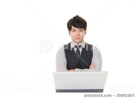 A businessman working on a laptop 39892805