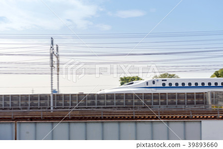 新幹線在鐵橋上超速駕駛 39893660