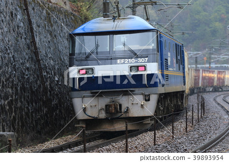 推擠有senohachi的機車一輛無蓋貨車 39893954