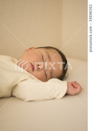 寶貝小睡一下 39896562