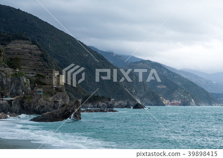 Cinque Terre (Liguria, Italy) Monterosso al Mare and Vernazza distant view 39898415