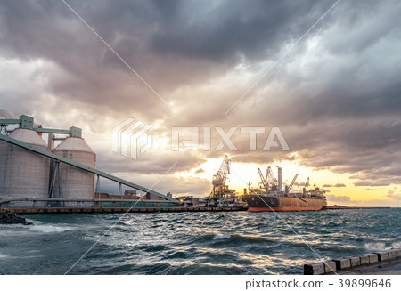 Sunset port scenery Sunset port scenery 39899646