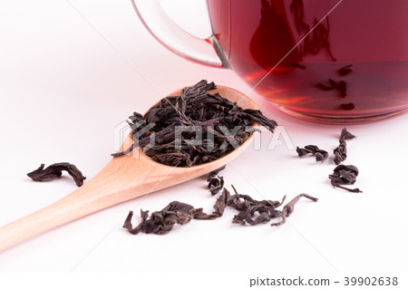 Leaves of tea in a wooden spoon Leaves of tea in a wooden spoon 39902638