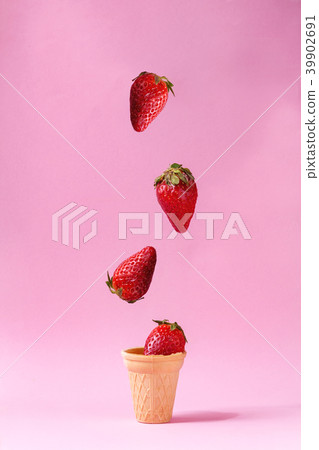 Strawberries in waffle cup 39902691
