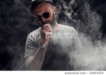 bearded male dressed in a grey shirt, sunglasses 39903959